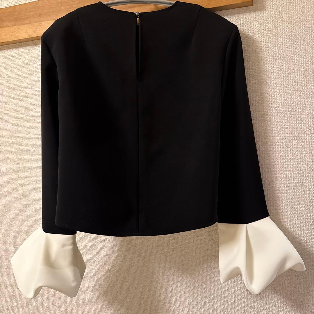 CAVORI バルーンスリーブ 黒と白 長袖トップス