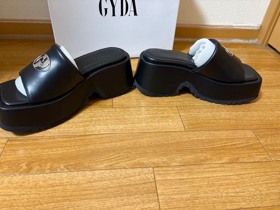 GDllic ボリュームソールサンダル