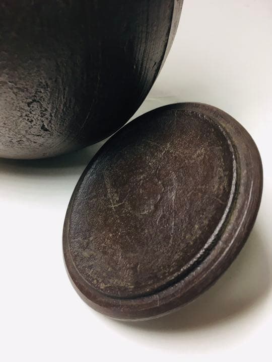 未使用　南部鉄器　鉄瓶　茶道具　及川栄喜　刷毛目紋鴛鴦摘平丸形鉄瓶　約1.6L