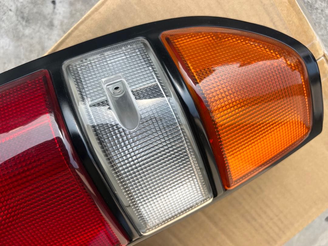 95プラド　テールランプ