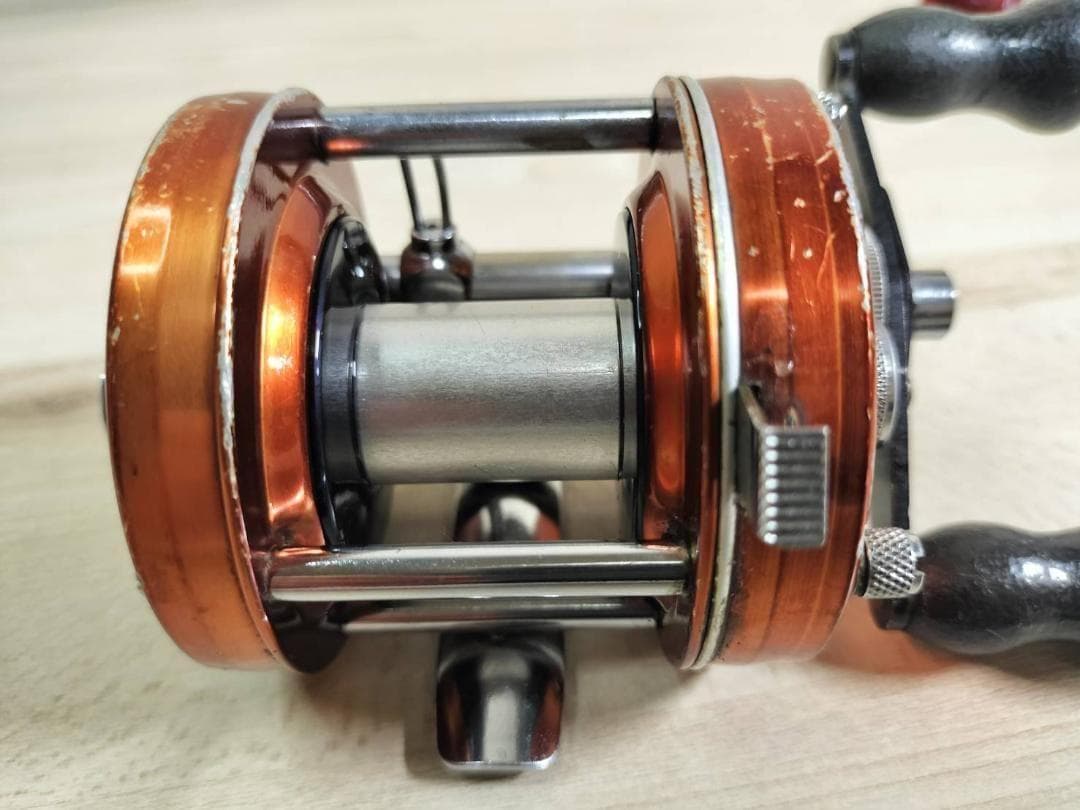 ☆ABU GARCIA アブ アンバサダー 4000D　ビンテージリール　橙