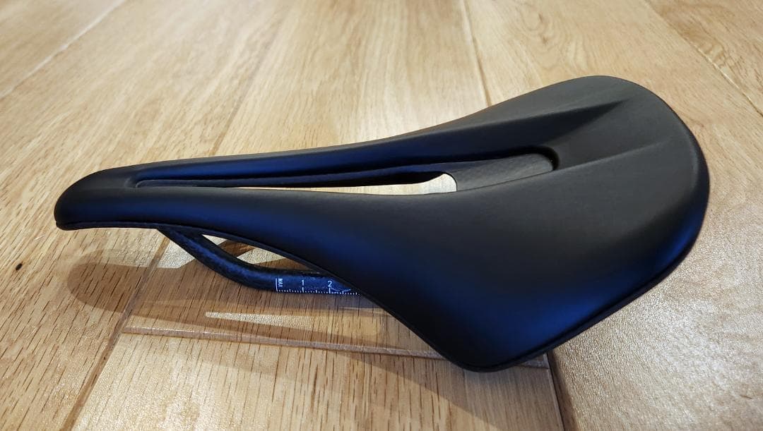 TNI Ergonox カーボンサドル 143g