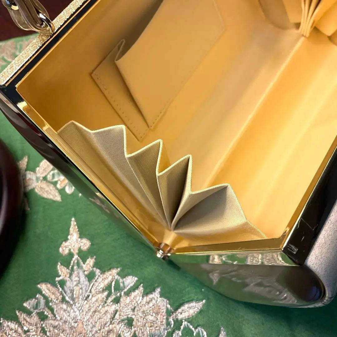 エナメル　ゴールドのお洒落な　　　　　草履バッグセット