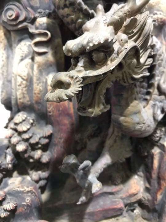 龍の石像