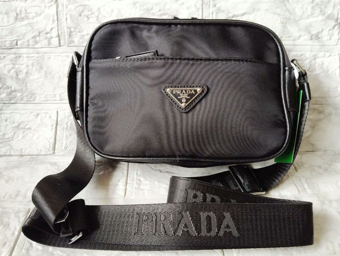 しげちぃー　新品PRADAプラダノベルティショルダーバッグナイロンブラック