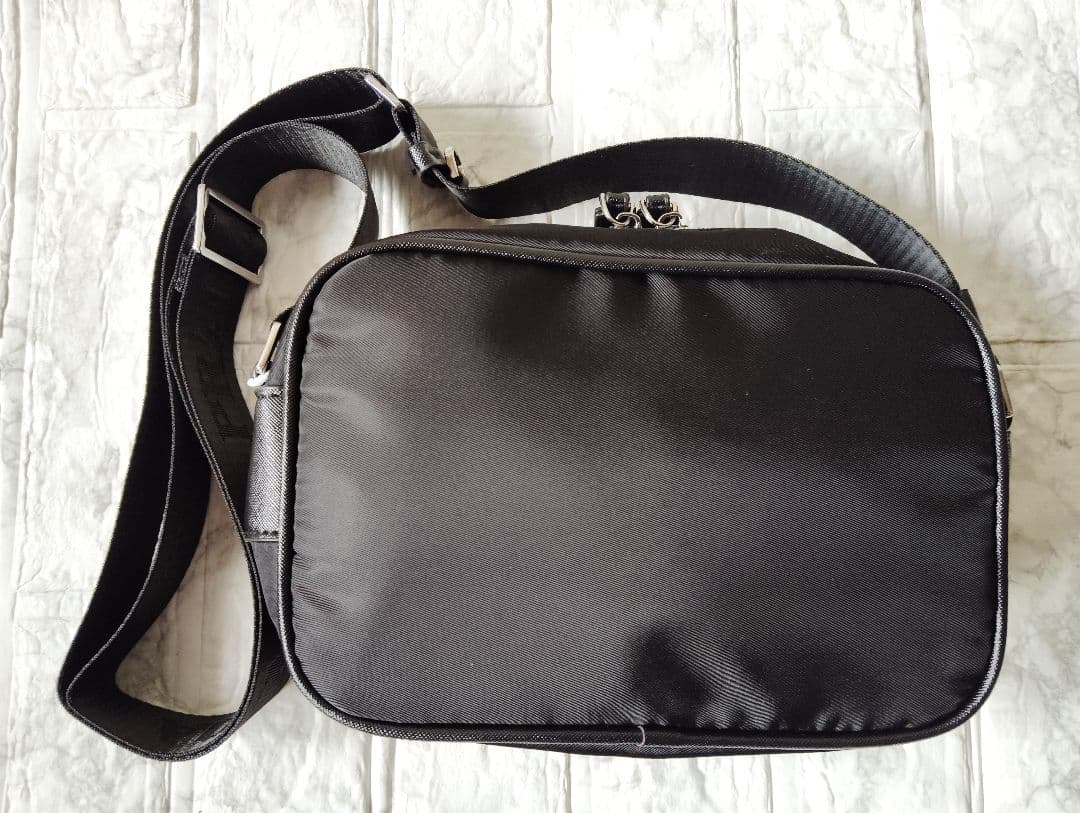 しげちぃー　新品PRADAプラダノベルティショルダーバッグナイロンブラック