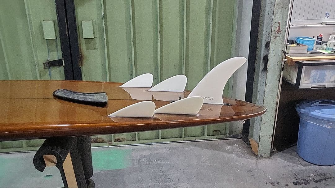 送料込み　DEADKOOKS HELLHOUND 6.9　フィン付き