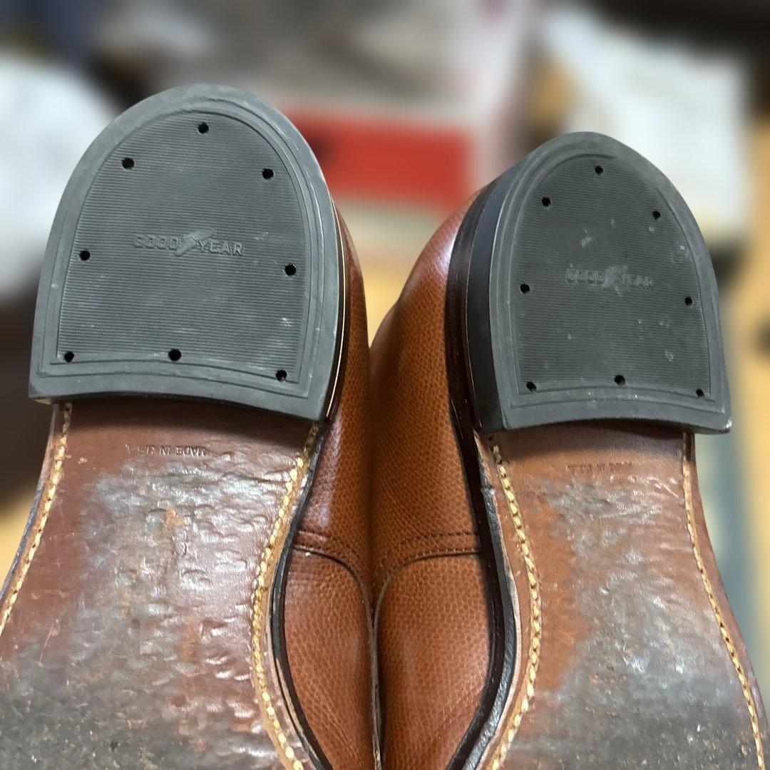 ブラウン型押しレザードレスシューズ