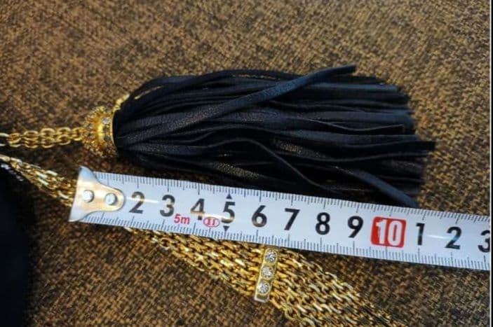 CHANEL ブラック ショルダーバッグ タッセル付き