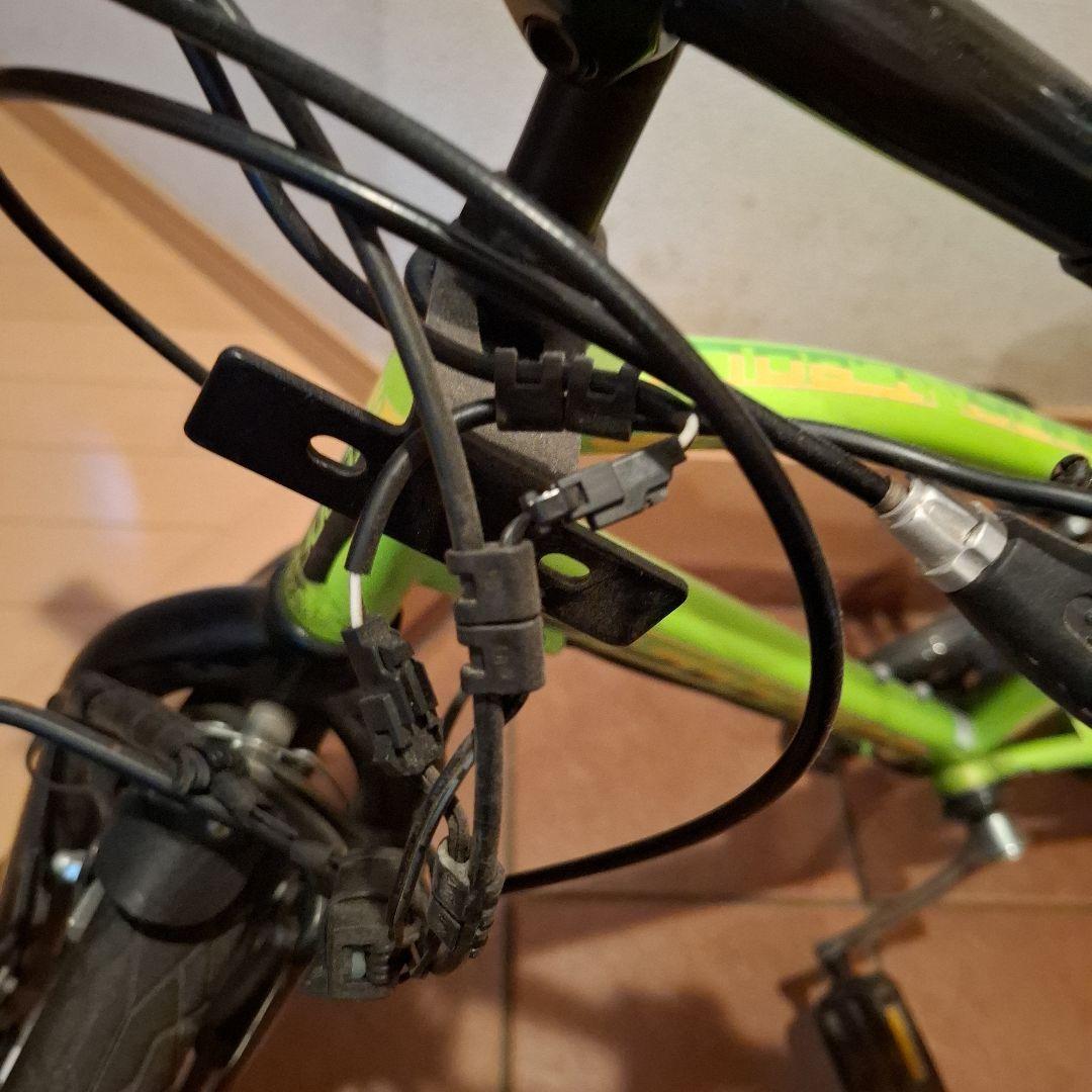 22インチ　横浜市　引き取り可能な方のみ　　子供　自転車 　黄緑　ヘルメット付き