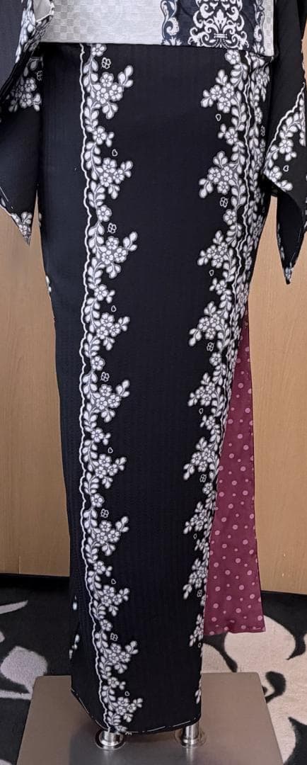 専用：着物８　松田聖子　小花スカラップ柄袷着物　黒　正絹　身丈１６９裄丈６９.５