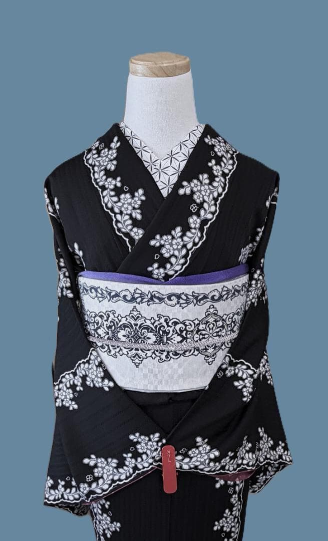 専用：着物８　松田聖子　小花スカラップ柄袷着物　黒　正絹　身丈１６９裄丈６９.５