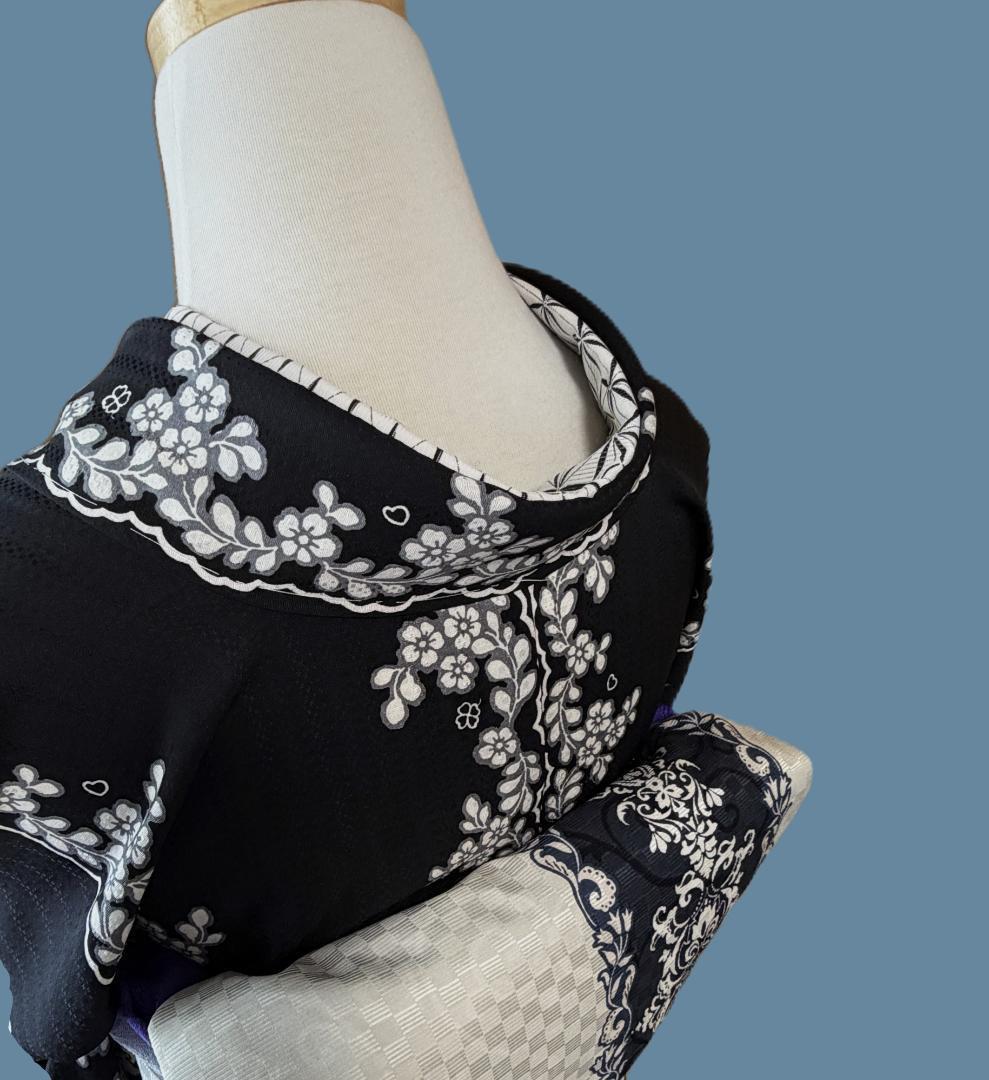 専用：着物８　松田聖子　小花スカラップ柄袷着物　黒　正絹　身丈１６９裄丈６９.５