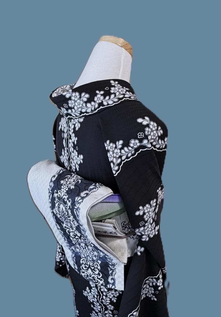 専用：着物８　松田聖子　小花スカラップ柄袷着物　黒　正絹　身丈１６９裄丈６９.５