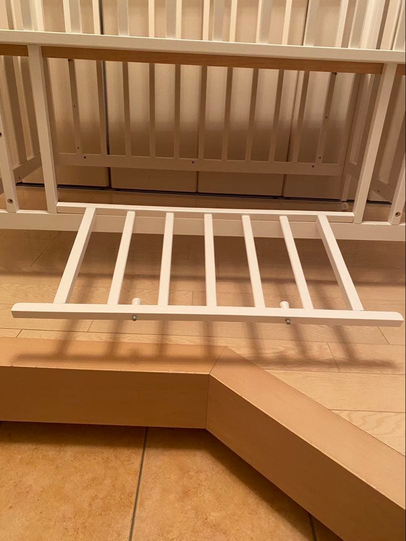 ベビーベッド　ホワイト　木製