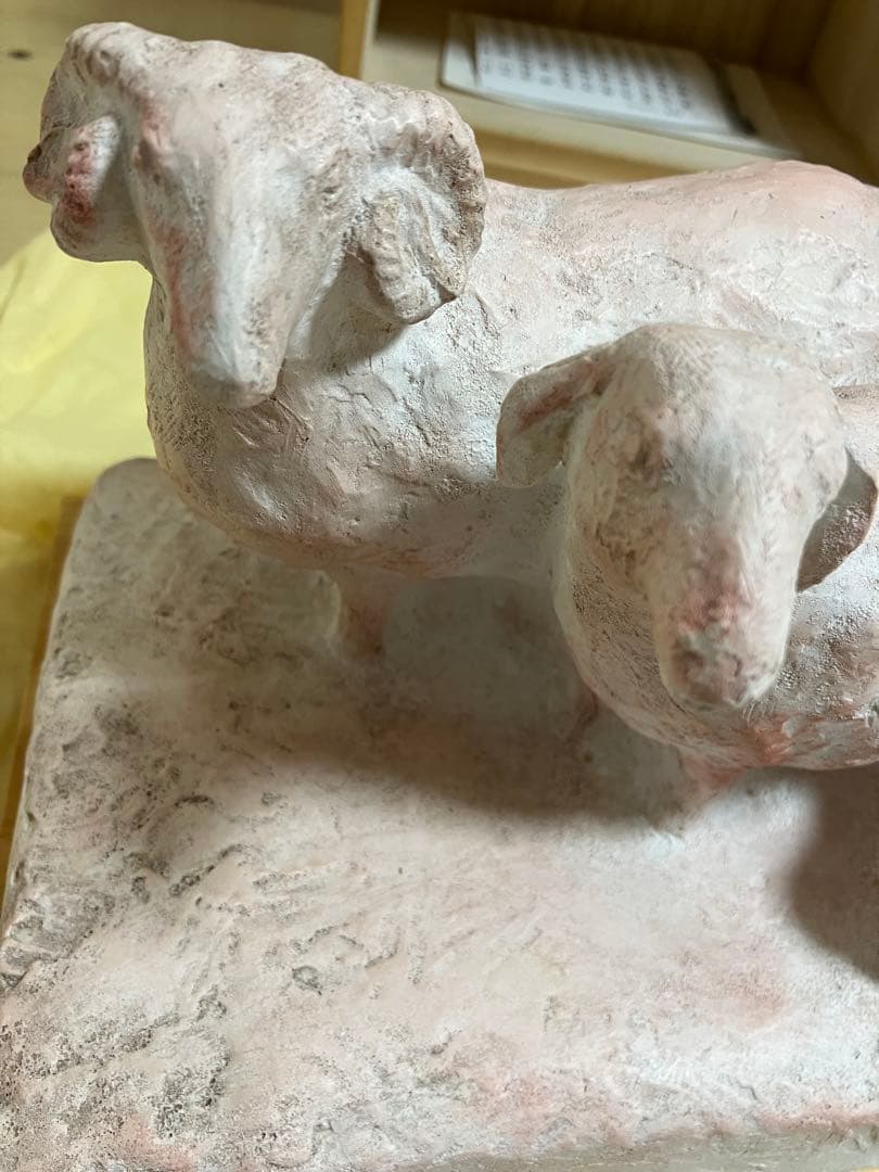 神戸峰男 作 「羊の親子」 陶彫刻