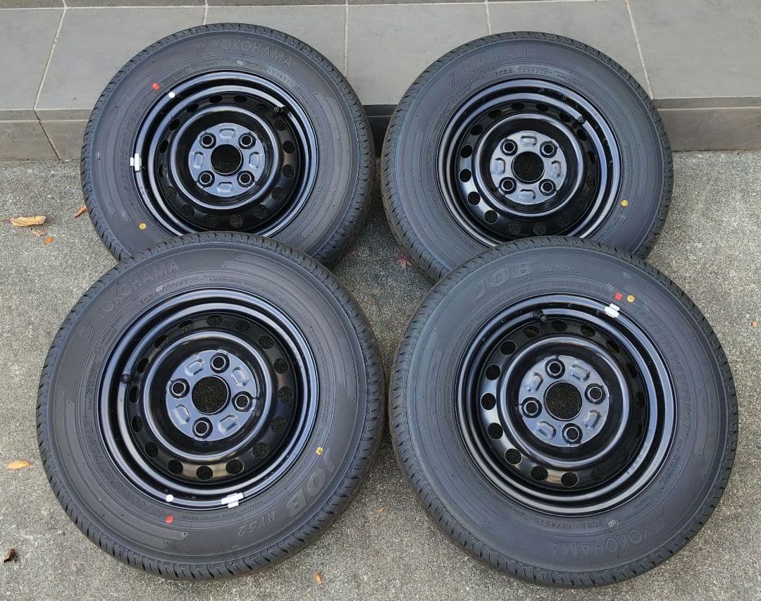 ダイハツ　アトレー　純正タイヤ