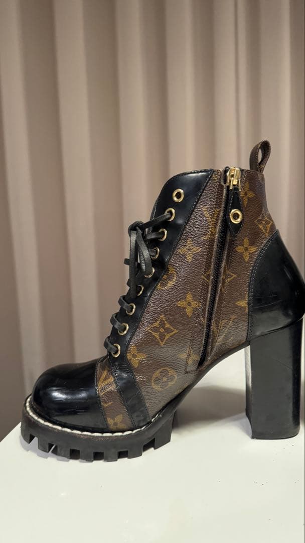 Louis Vuitton ロゴブーティ 高ヒール