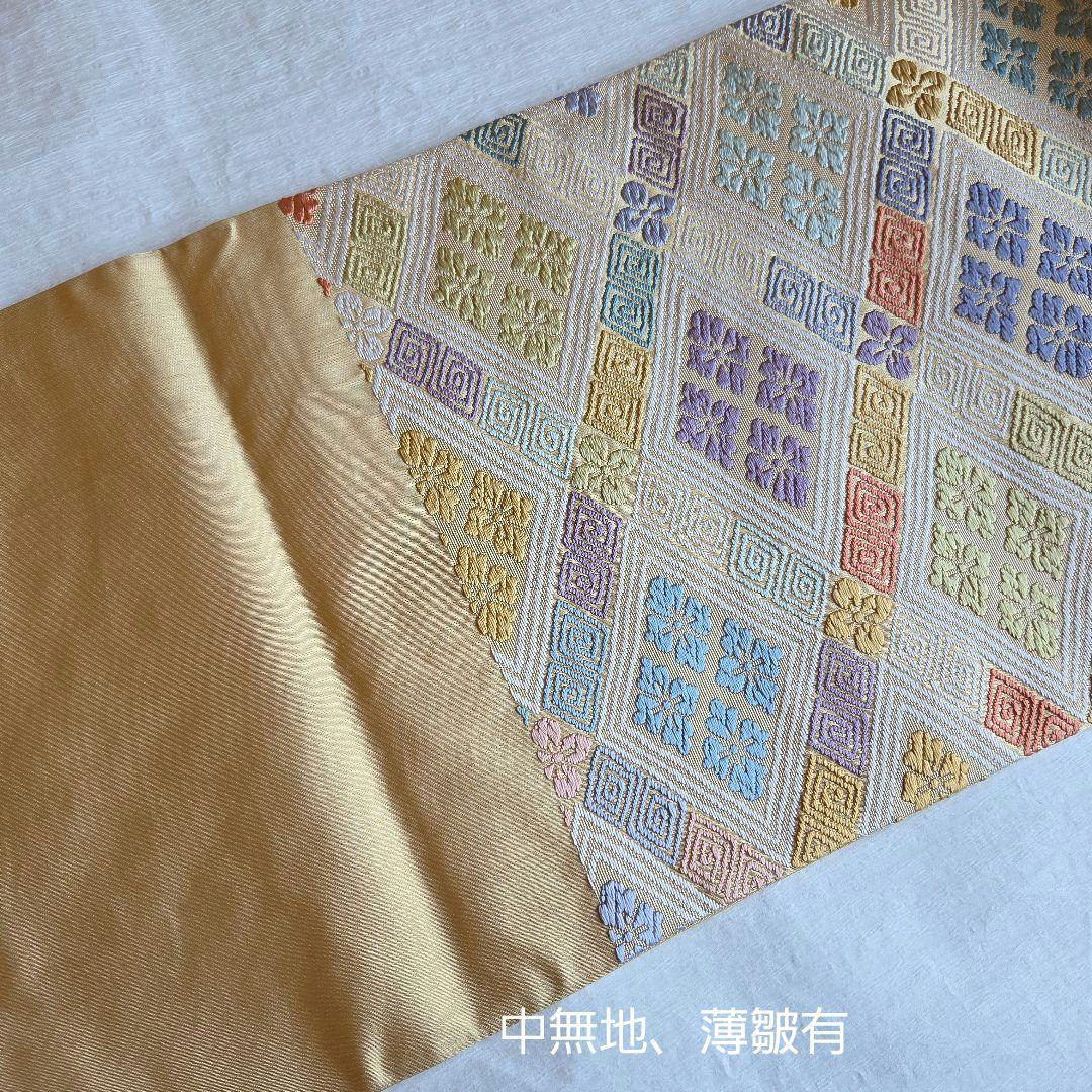 やさしいベージュ　菱取花菱文の袋帯