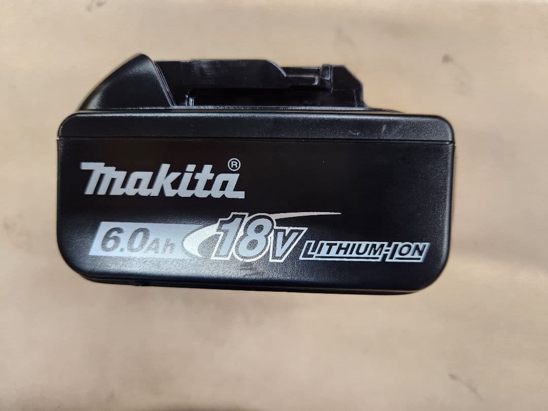 Makita MR113 ワイヤレスラジオ　バッテリー　充電器