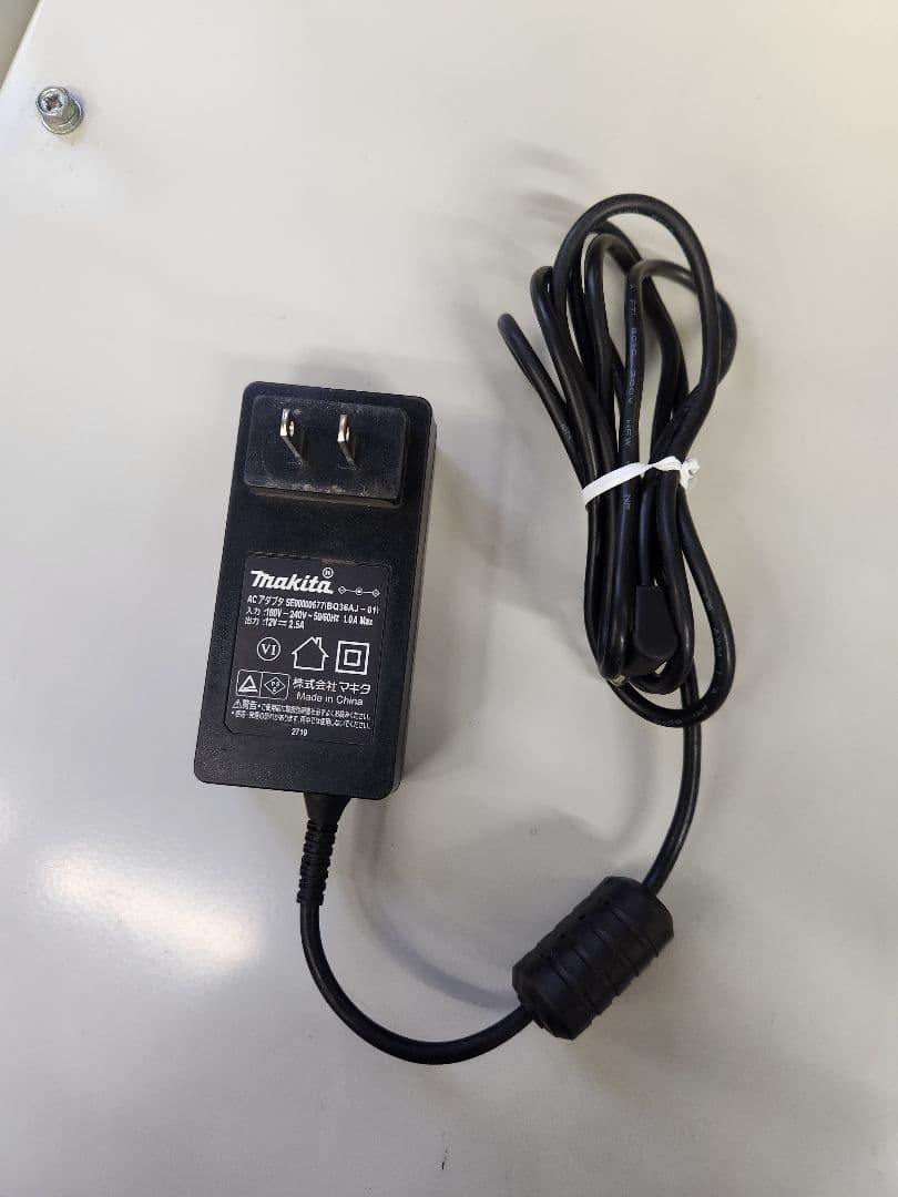Makita MR113 ワイヤレスラジオ　バッテリー　充電器