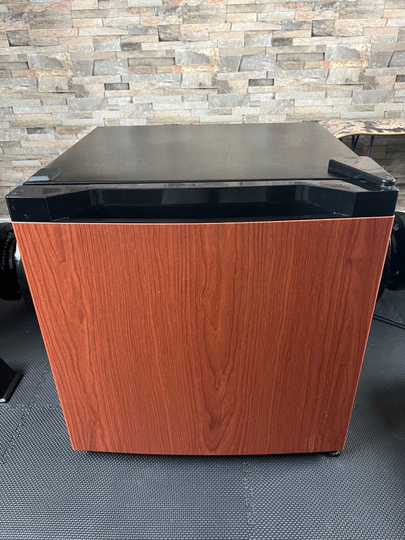 コンパクト冷凍庫 木目調　アイリスオーヤマ　31リットル　サブ冷凍庫に