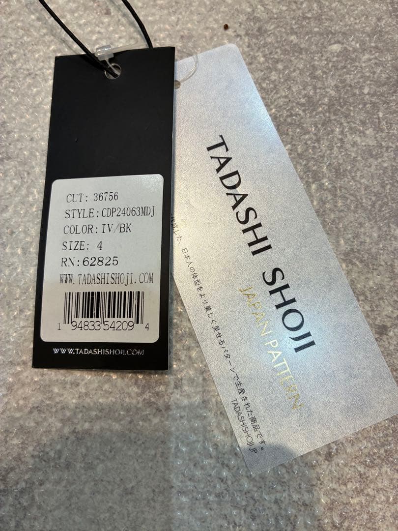 Yoshi未使用タグ付TADASHI SHOJI 刺繍レースワンピース　4