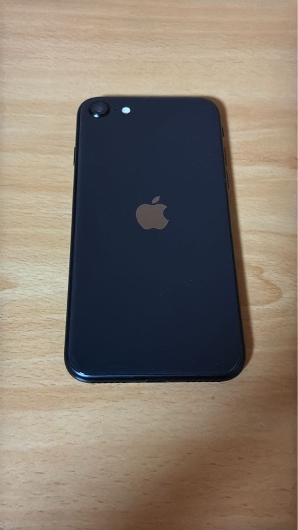 iPhone SE (第2世代) ブラック ケース付き　SIMフリー 美品