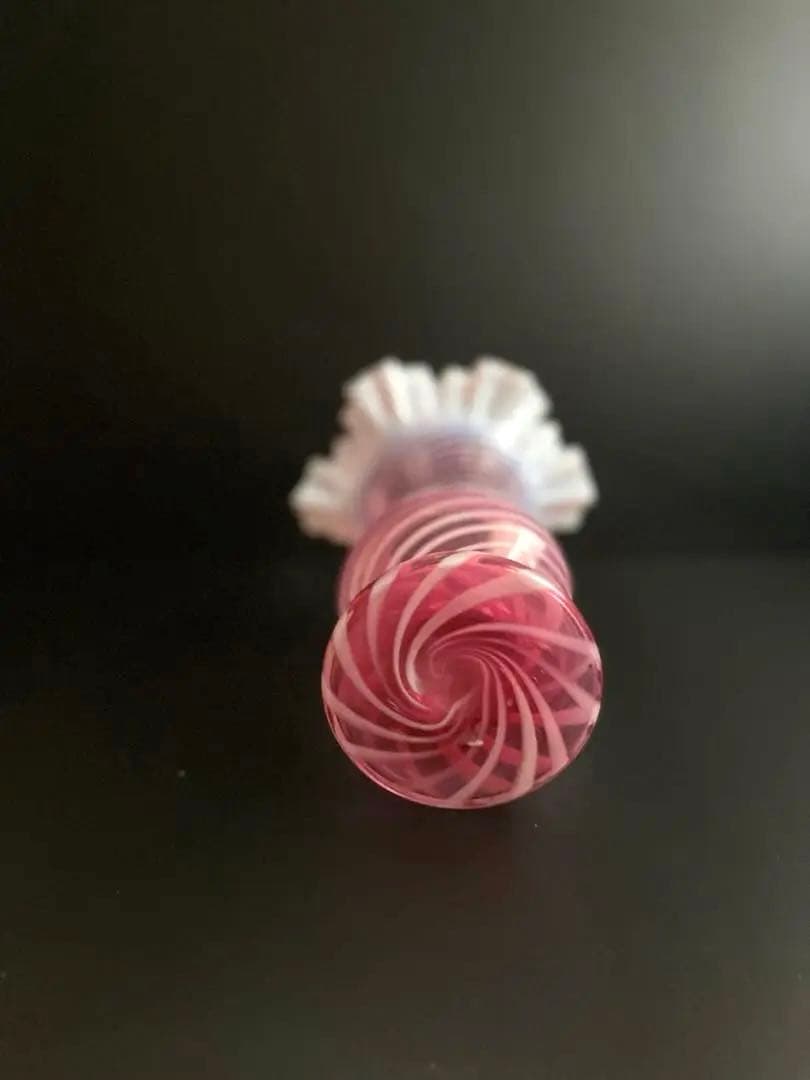 692 骨董 アンティーク ピンクオパール渦巻き紋様花瓶 フリルガラス 明治