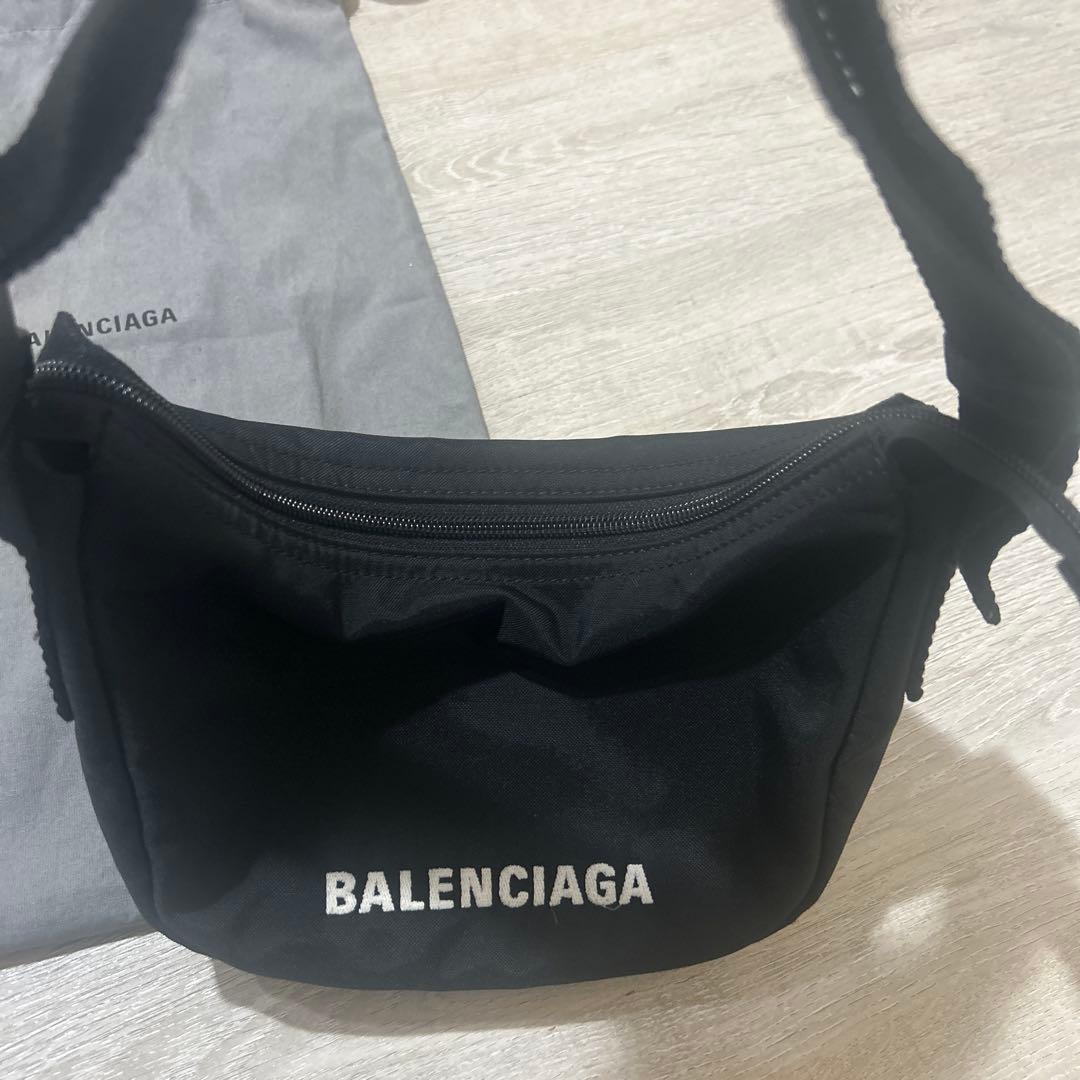 BALENCIAGAボディバッグ
