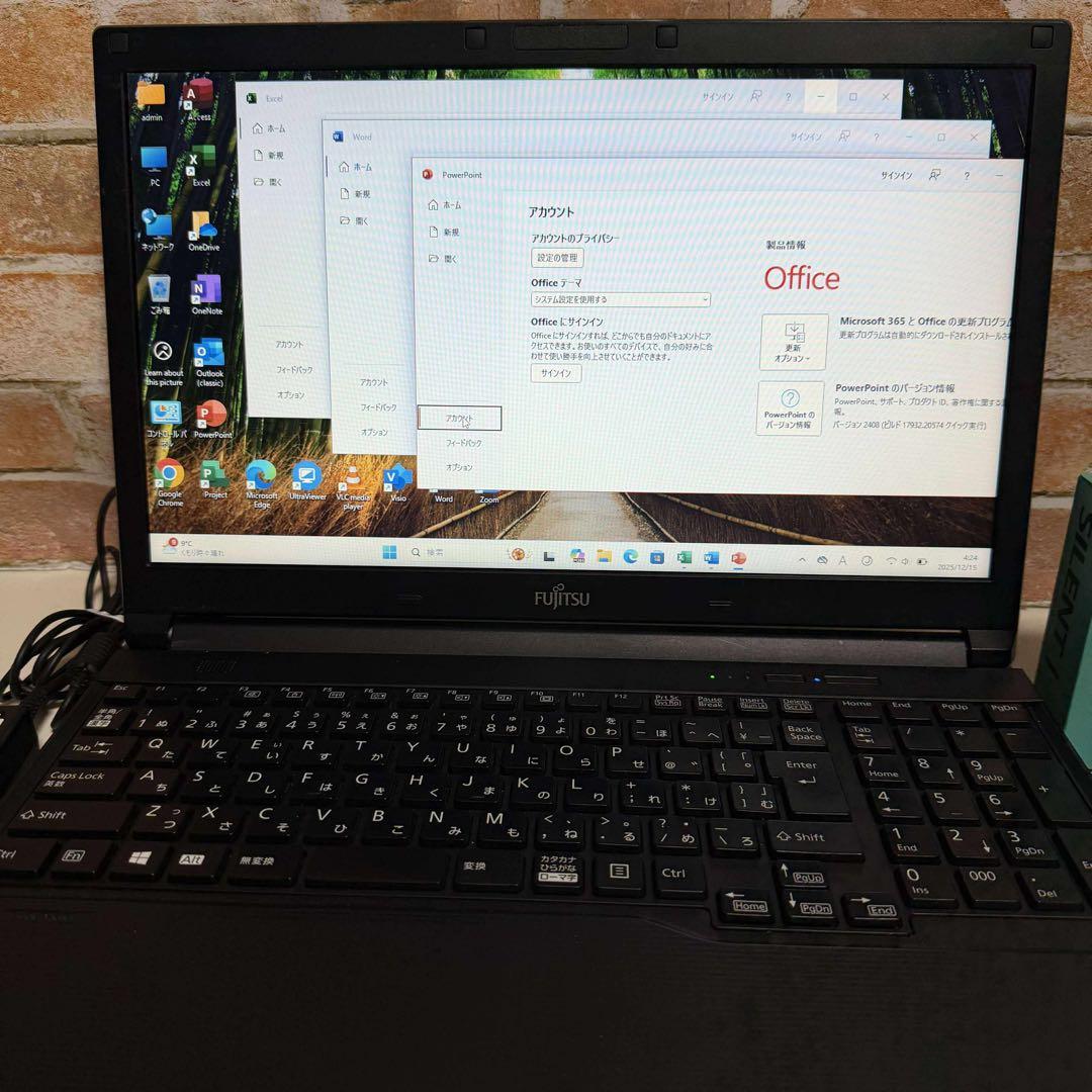 富士通ノートPC Corei7 SSDメモリ8GB Windows11オフィス付