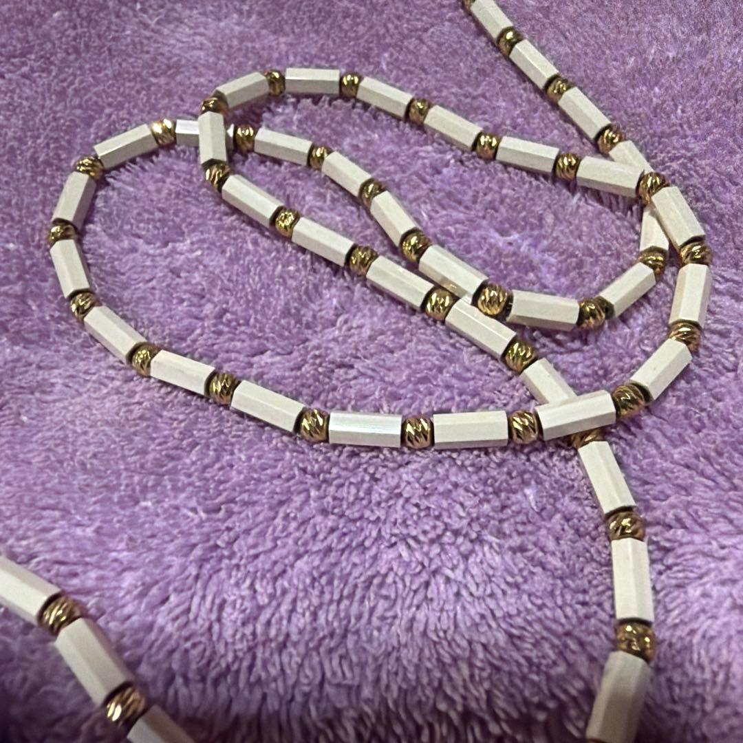 ホワイトゴールドトーンネックレス