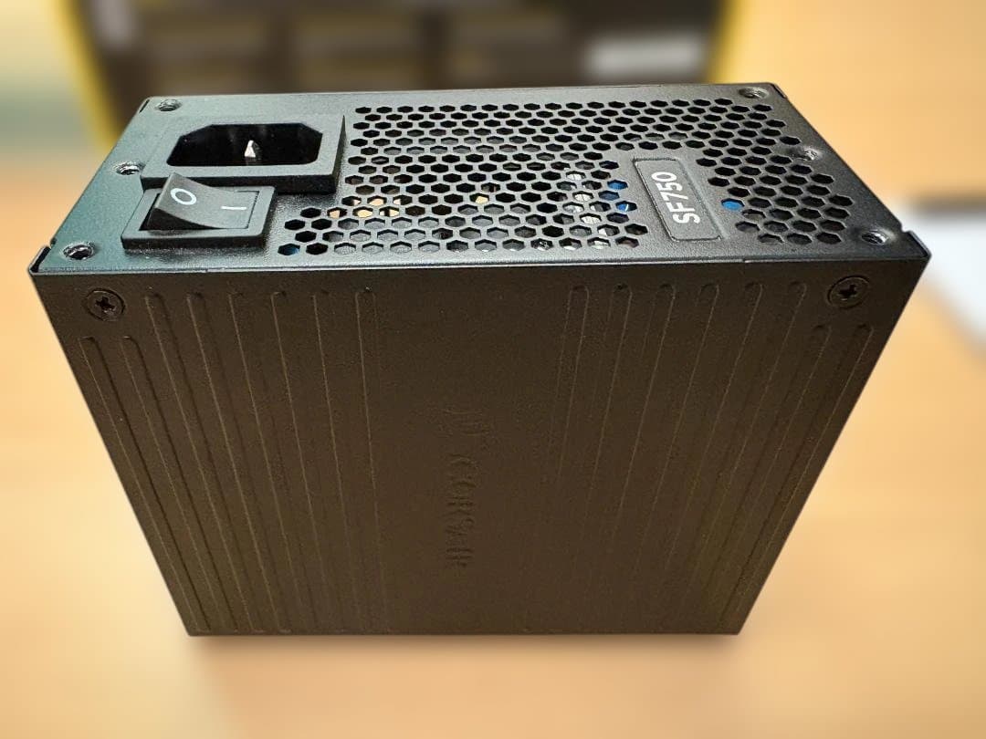 Corsair SF750 750W 電源ユニット