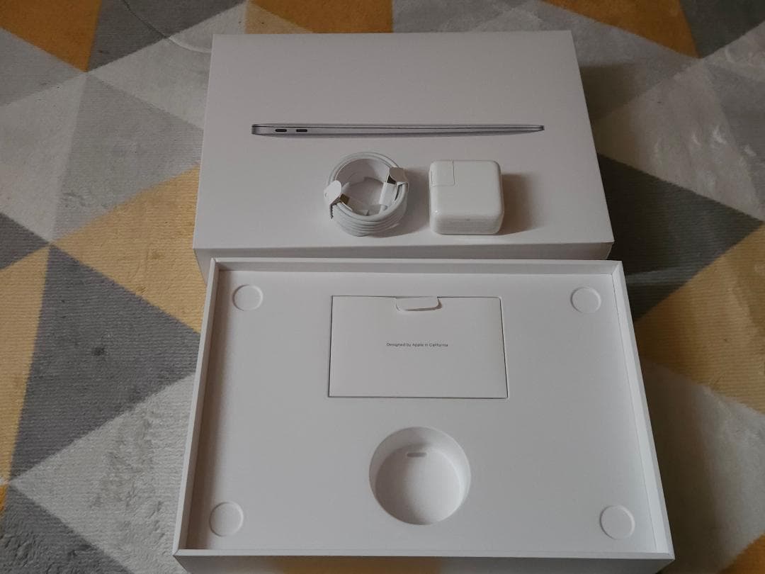 MacBook本体 MacBook Air 2020 intelCPU 512GB