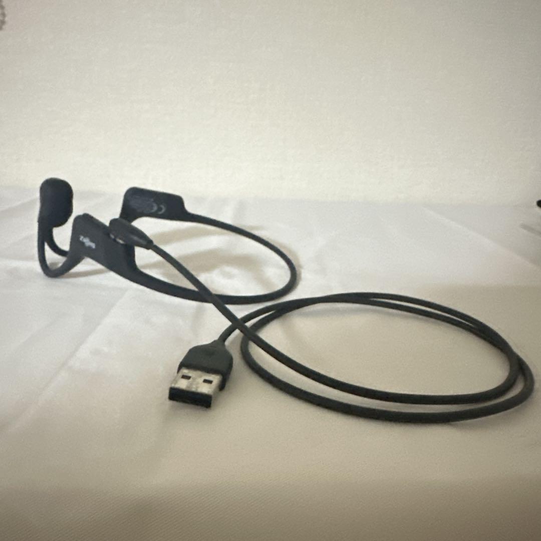 SHOKZ OPENRUN 骨伝導イヤホン ブラック　収納ケース付き