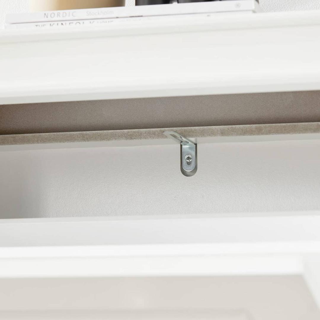 シンプルでスリムな北欧スタイルのシューズラック