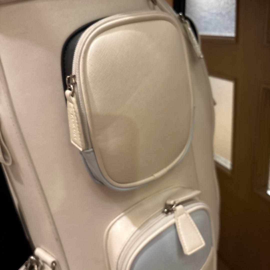 ホワイト キャディバッグ 複数ポケット付き　キャスター付き　8個のポケット付き