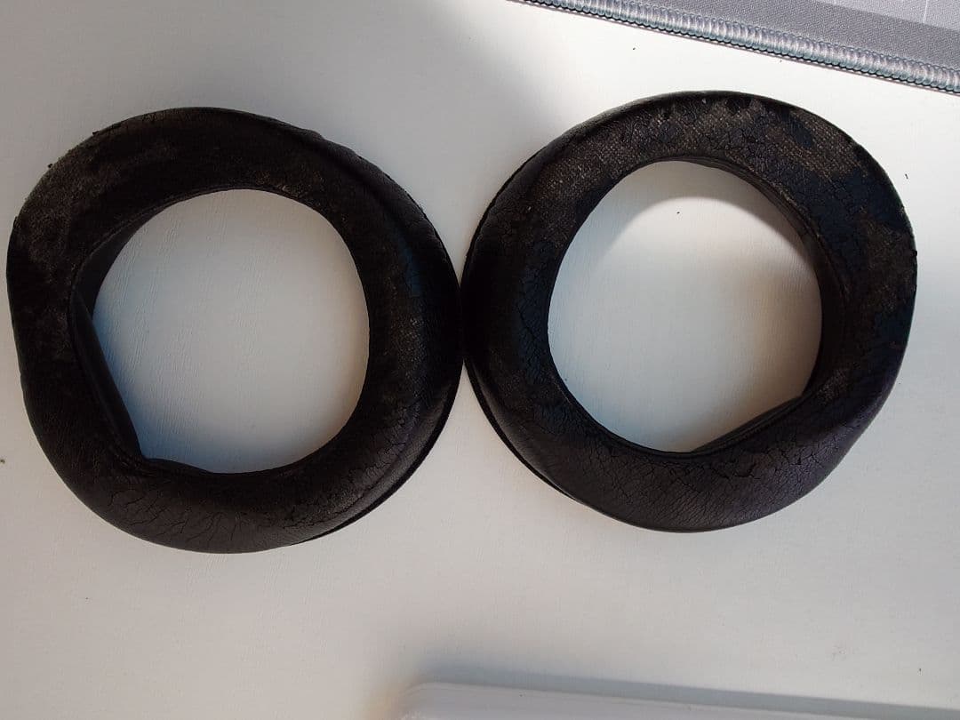 AKG K812 ヘッドフォンとスタンドセット