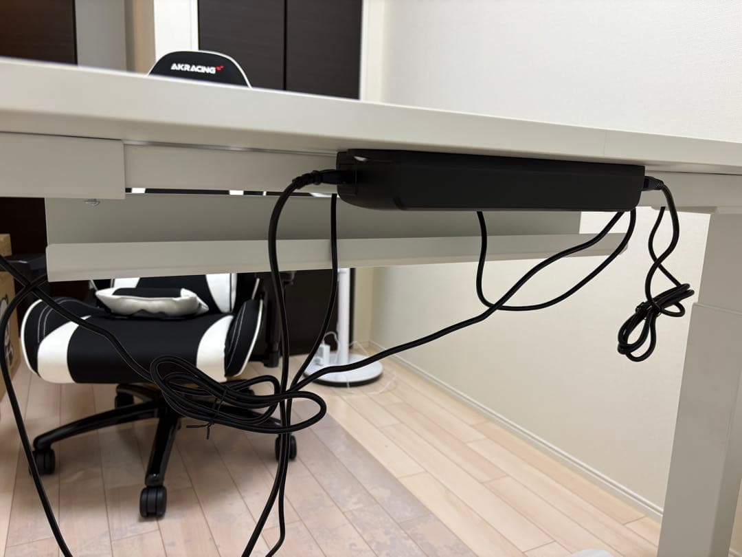 電動昇降デスク　メモリー機能付き