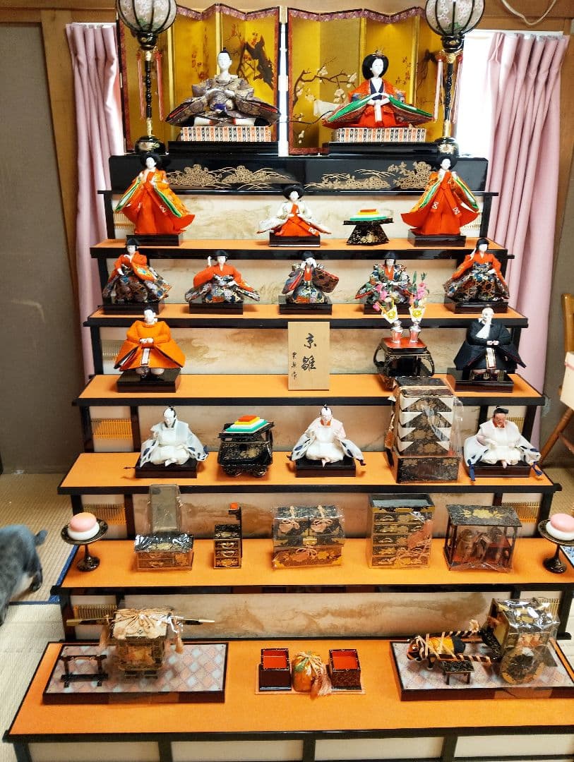 ひな人形 段飾り 多彩な飾り