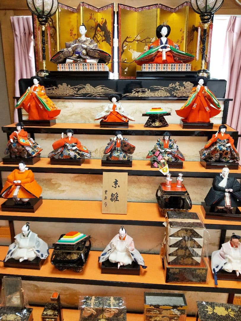 ひな人形 段飾り 多彩な飾り