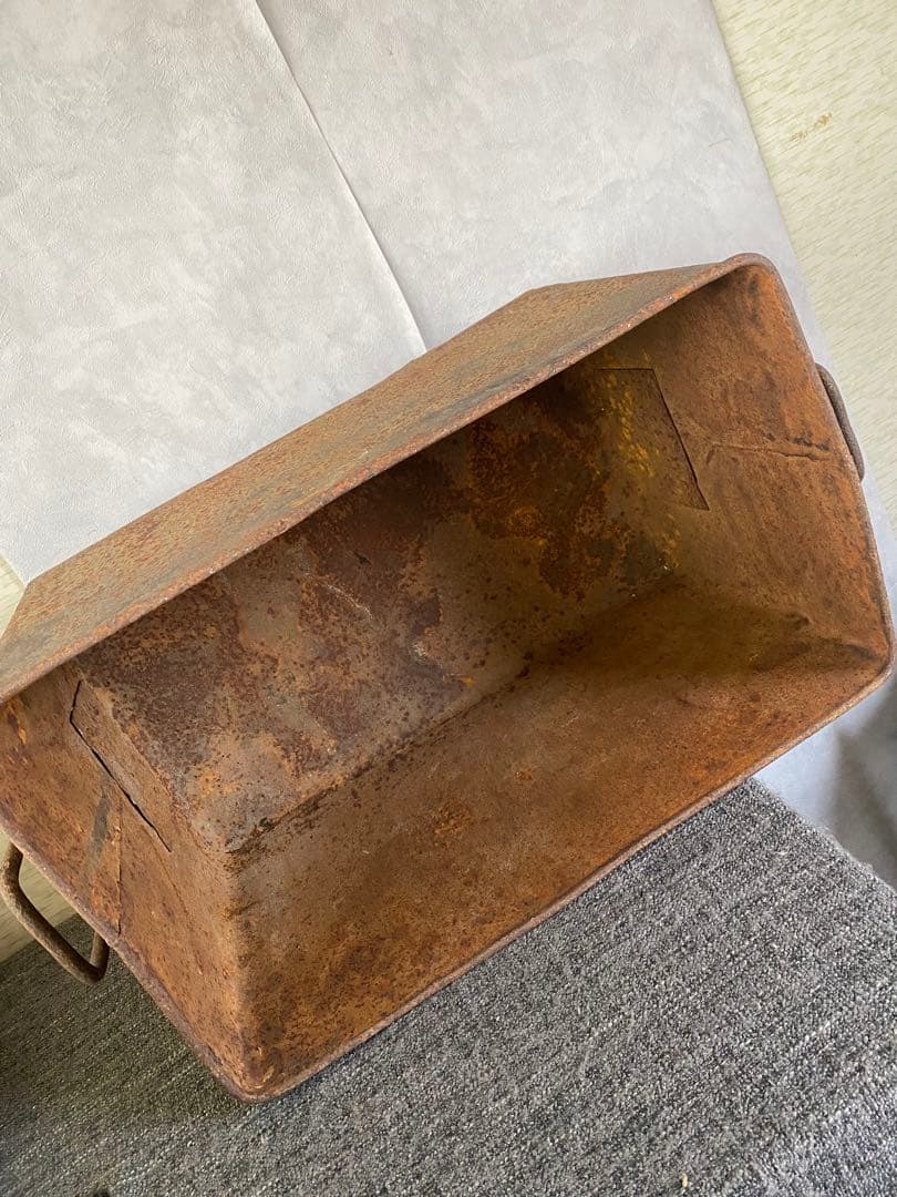 持手付鉄製ボックス　収納缶　古道具