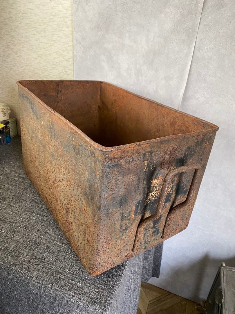 持手付鉄製ボックス　収納缶　古道具