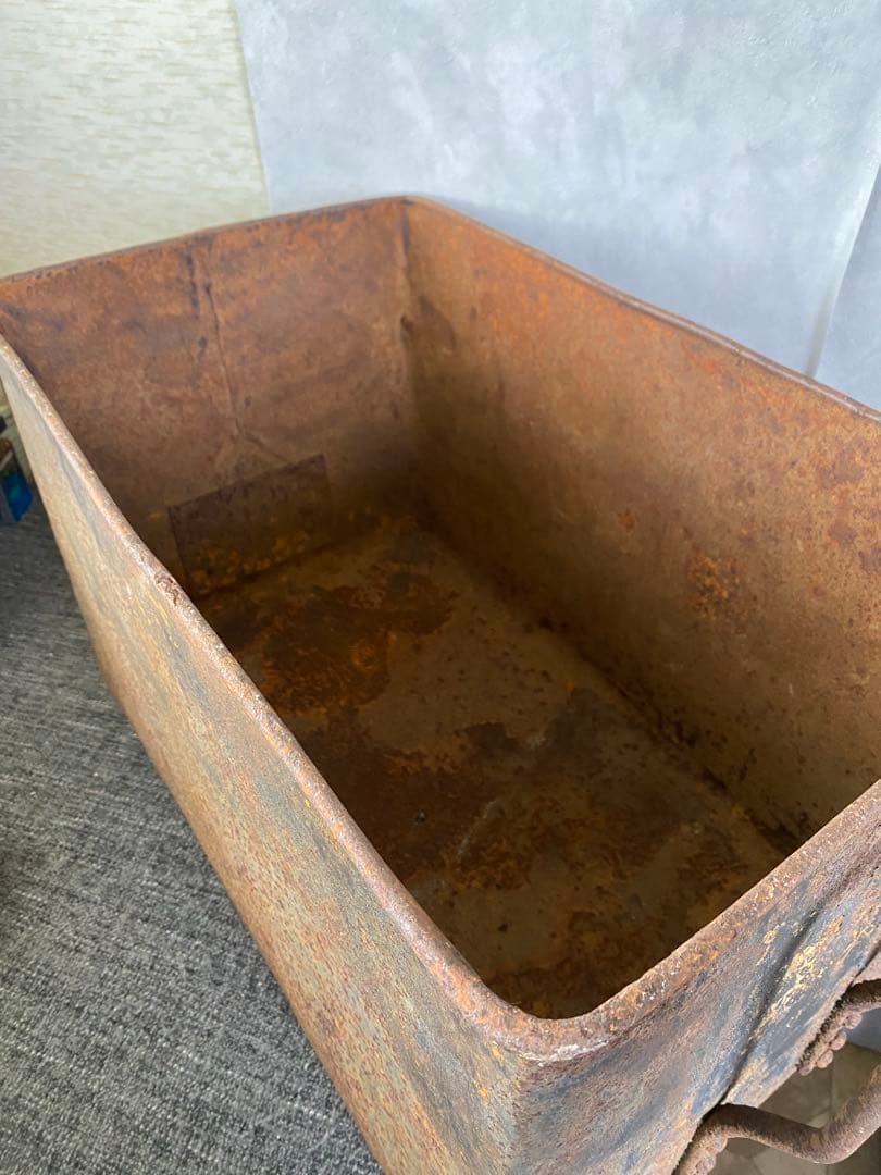 持手付鉄製ボックス　収納缶　古道具