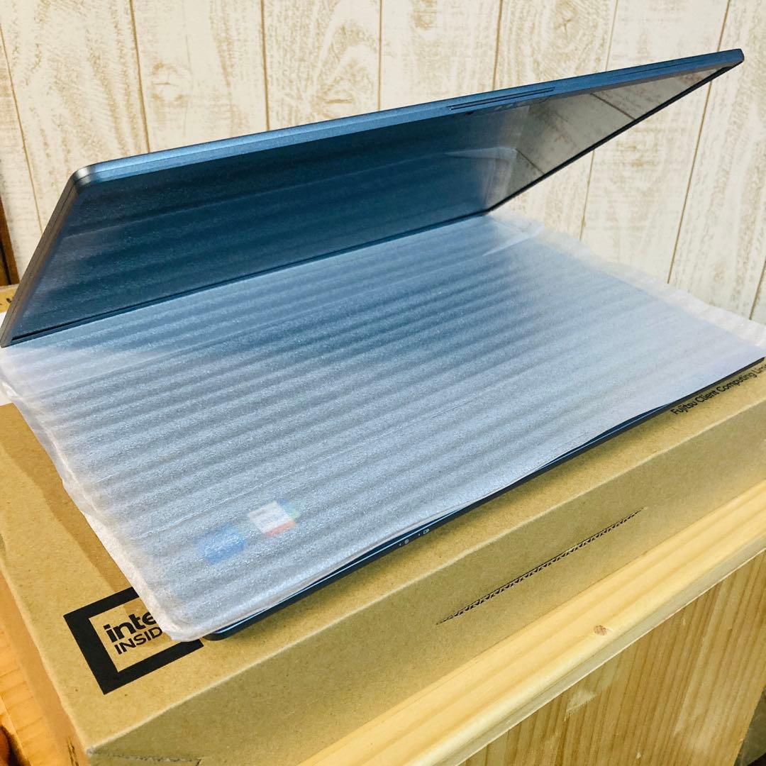 FMV 12世代 i5 1235U 16GB 500万画素カメラ 日本製 20万