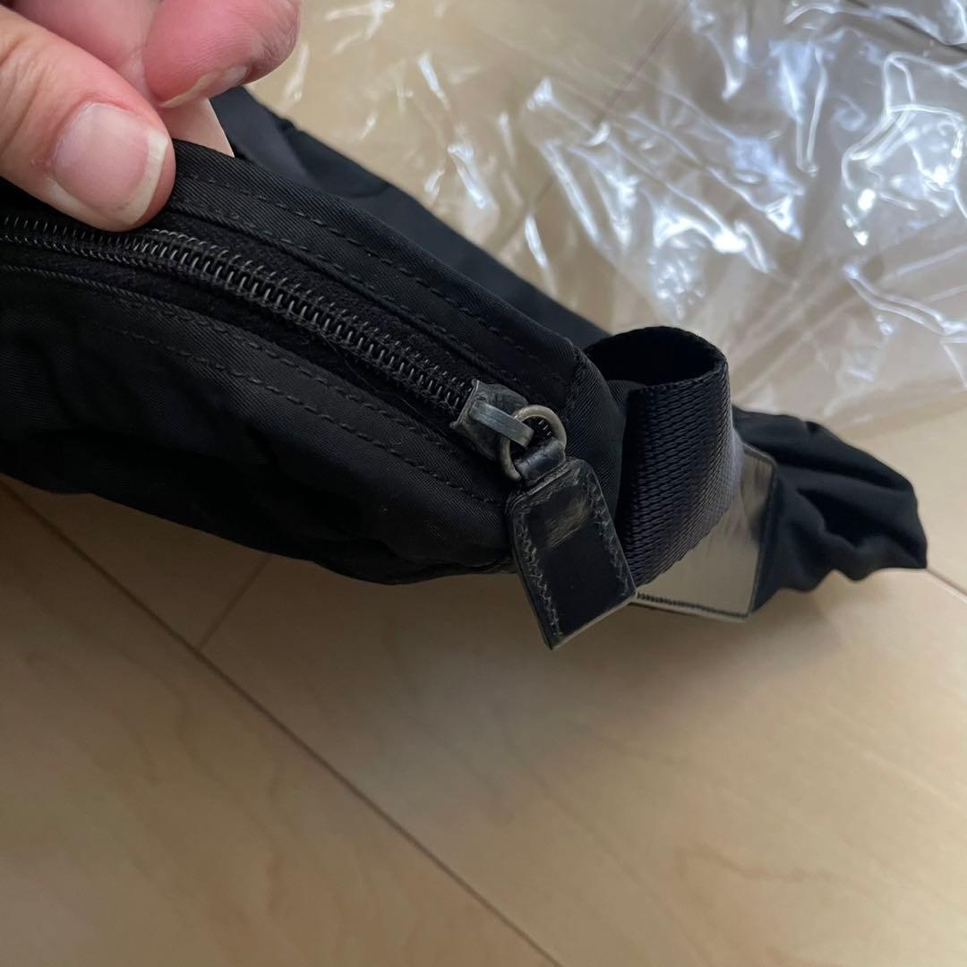 オートミール様プラダ　三角ロゴ　ナイロン　レザー　ブラック　ショルダーバッグ