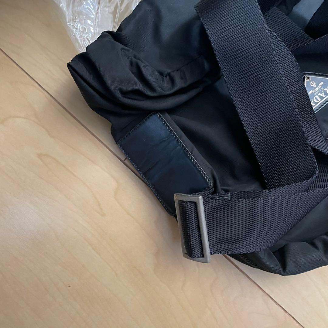 オートミール様プラダ　三角ロゴ　ナイロン　レザー　ブラック　ショルダーバッグ