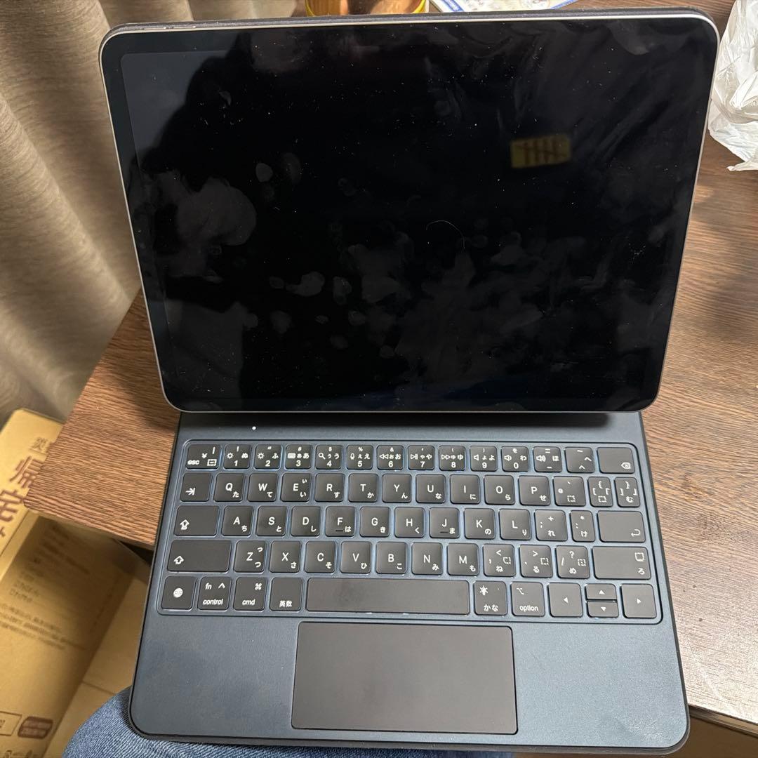 iPad Pro11インチ第4世代キーボードケース付き