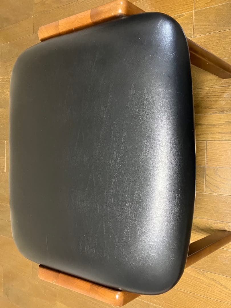 カリモク60 スタッキングスツール