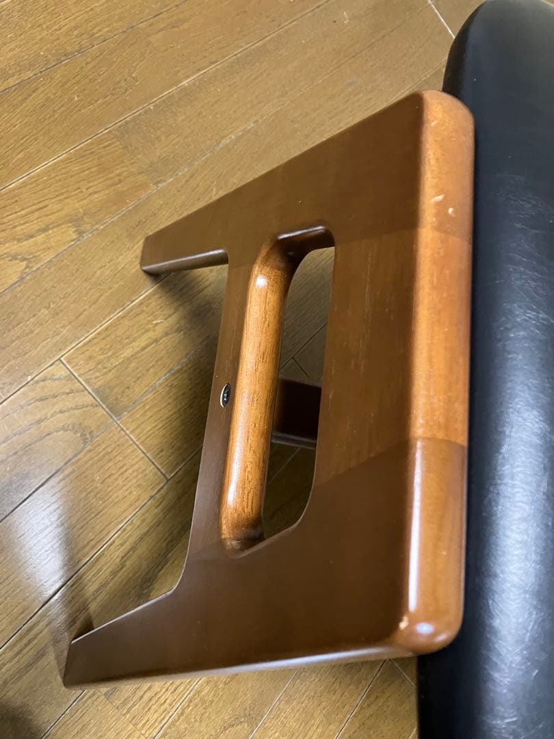 カリモク60 スタッキングスツール